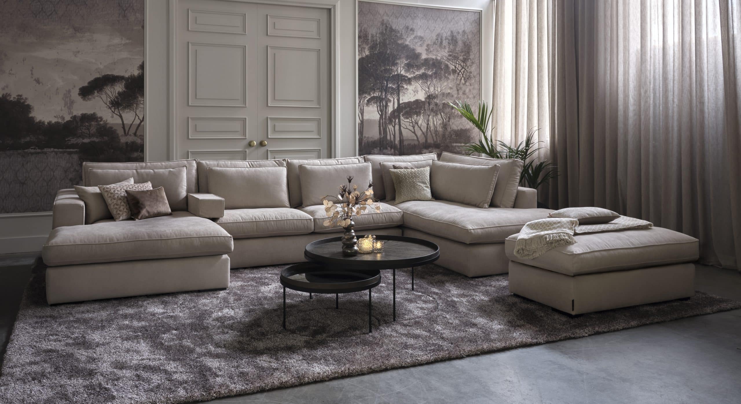 Royale hoekbank Annabelle in een beige tijdloze stof.
