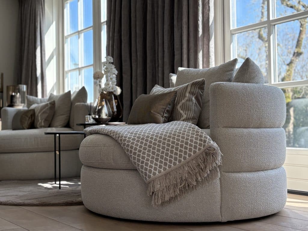 Poltrona Elle in tessuto beige: Rhythm Natural 01.